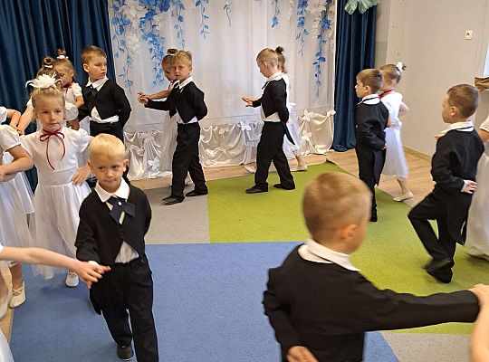 Gr.  III Zakończenie roku oraz pożegnanie przedszkolaków.