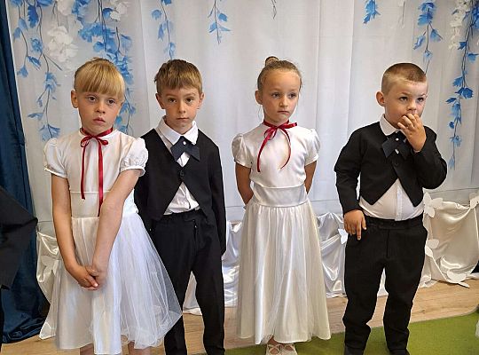 Gr.  III Zakończenie roku oraz pożegnanie przedszkolaków.