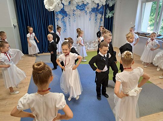 Gr.  III Zakończenie roku oraz pożegnanie przedszkolaków.