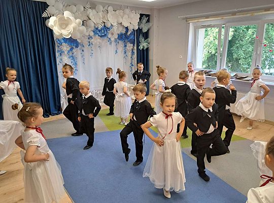 Gr.  III Zakończenie roku oraz pożegnanie przedszkolaków.