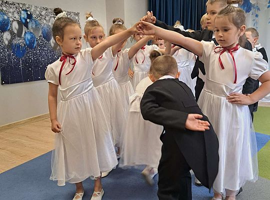 Gr.  III Zakończenie roku oraz pożegnanie przedszkolaków.