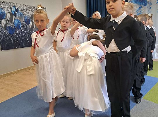 Gr.  III Zakończenie roku oraz pożegnanie przedszkolaków.