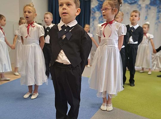 Gr.  III Zakończenie roku oraz pożegnanie przedszkolaków.