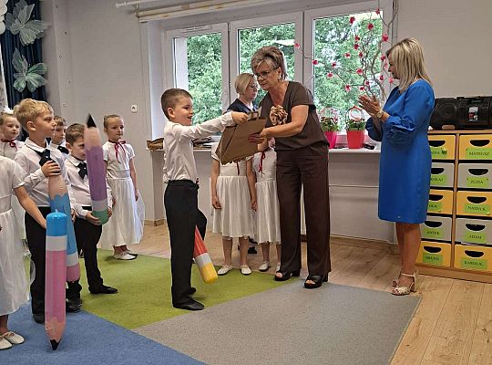 Gr.  III Zakończenie roku oraz pożegnanie przedszkolaków.