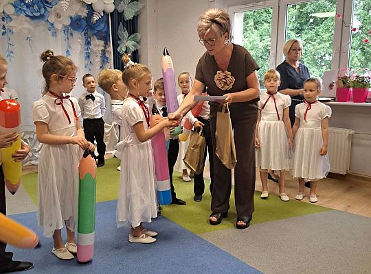 Gr.  III Zakończenie roku oraz pożegnanie przedszkolaków.