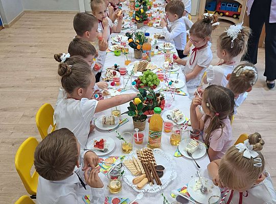 Gr.  III Zakończenie roku oraz pożegnanie przedszkolaków.