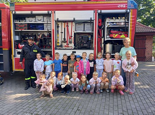 Gr. IV Spotkanie ze strażakami i próbna ewakuacja