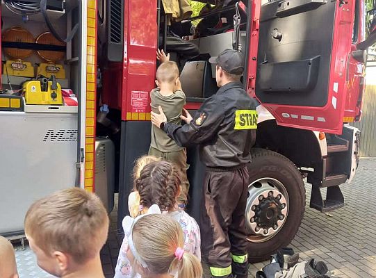 Gr. IV Spotkanie ze strażakami i próbna ewakuacja