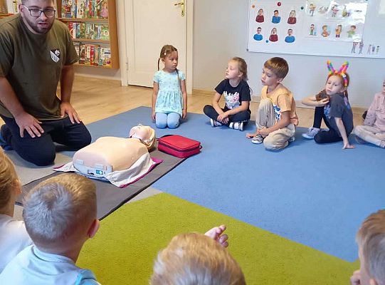 Gr. IV Lęborskie Stowarzyszenie Obronne uczy dzieci pierwszej pomocy