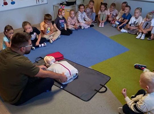 Gr. IV Lęborskie Stowarzyszenie Obronne uczy dzieci pierwszej pomocy