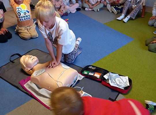 Gr. IV Lęborskie Stowarzyszenie Obronne uczy dzieci pierwszej pomocy