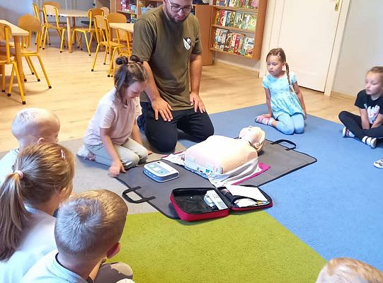 Gr. IV Lęborskie Stowarzyszenie Obronne uczy dzieci pierwszej pomocy