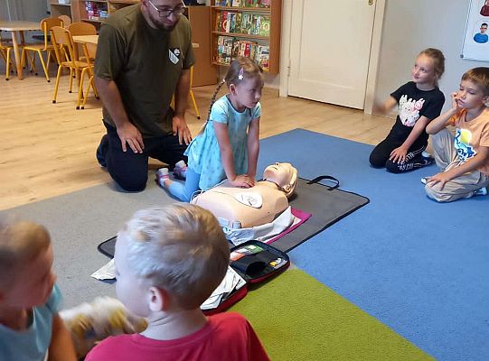 Gr. IV Lęborskie Stowarzyszenie Obronne uczy dzieci pierwszej pomocy