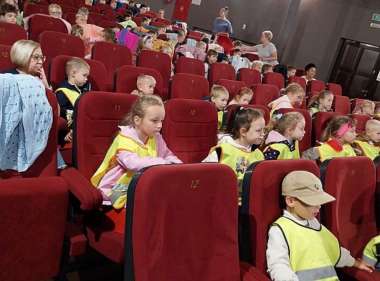 Gr.III i Gr.IV Wycieczka do kina " Niesamowite przygody Skarpetek "