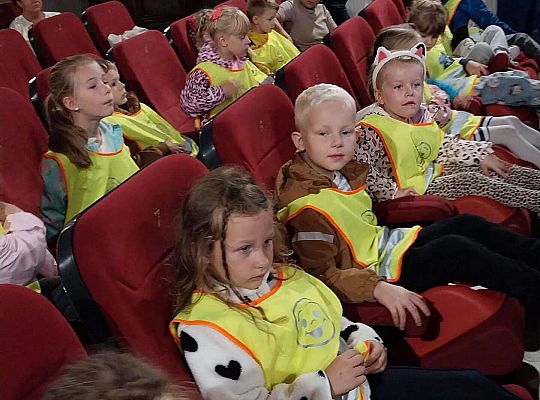 Gr.III i Gr.IV Wycieczka do kina " Niesamowite przygody Skarpetek "