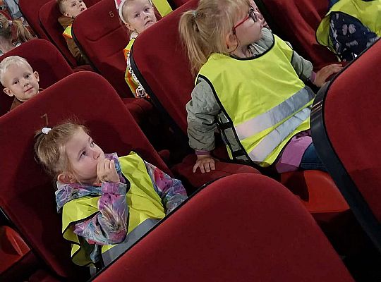 Gr.III i Gr.IV Wycieczka do kina " Niesamowite przygody Skarpetek "