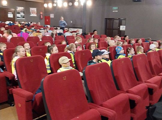 Gr.III i Gr.IV Wycieczka do kina " Niesamowite przygody Skarpetek "