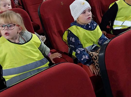 Gr.III i Gr.IV Wycieczka do kina " Niesamowite przygody Skarpetek "