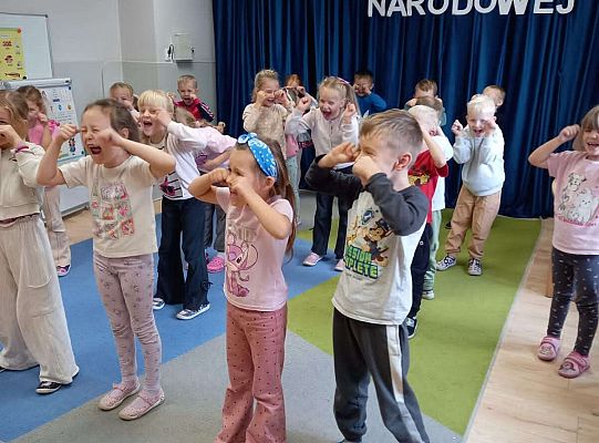 Gr.III Zajęcia rytmiczno-ruchowe z mamą Ali