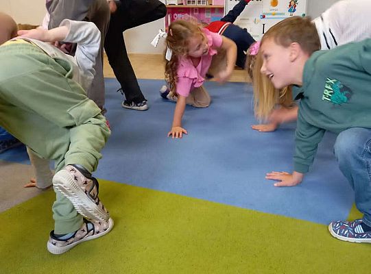 Gr.III Zajęcia rytmiczno-ruchowe z mamą Ali