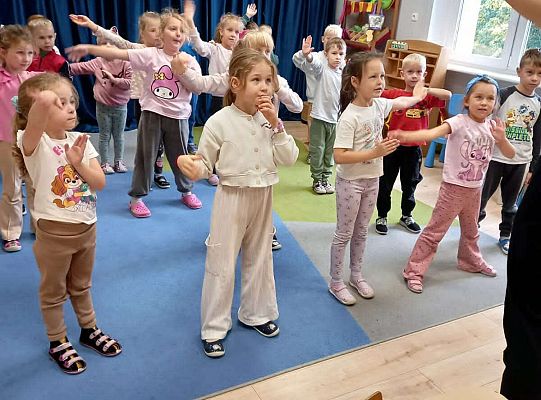 Gr.III Zajęcia rytmiczno-ruchowe z mamą Ali