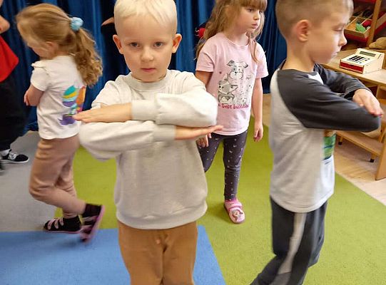 Gr.III Zajęcia rytmiczno-ruchowe z mamą Ali