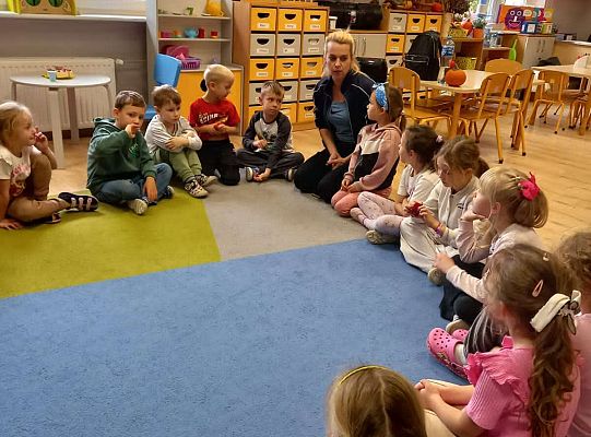 Gr.III Zajęcia rytmiczno-ruchowe z mamą Ali