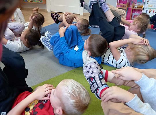 Gr.III Zajęcia rytmiczno-ruchowe z mamą Ali