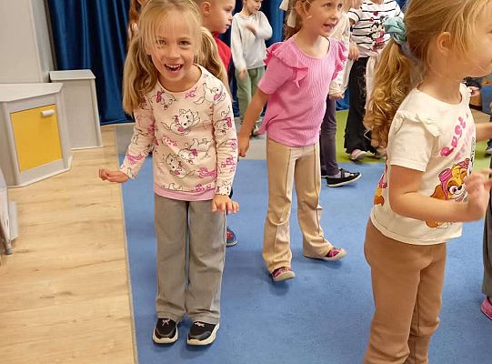 Gr.III Zajęcia rytmiczno-ruchowe z mamą Ali