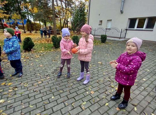 Gr.IV Jesienne zabawy rytmiczne z tatą Ali