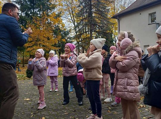 Gr.IV Jesienne zabawy rytmiczne z tatą Ali