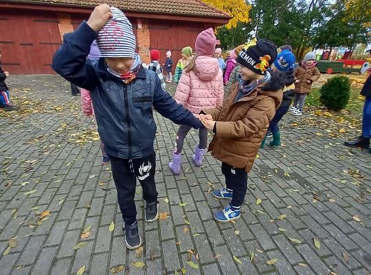 Gr.IV Jesienne zabawy rytmiczne z tatą Ali