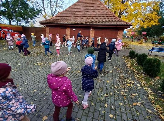 Gr.IV Jesienne zabawy rytmiczne z tatą Ali