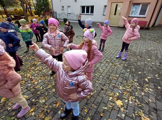 Gr.IV Jesienne zabawy rytmiczne z tatą Ali