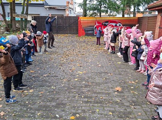 Gr.III Jesienne zabawy rytmiczne z tatą Ali