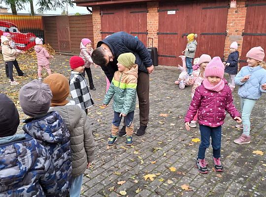 Gr.III Jesienne zabawy rytmiczne z tatą Ali