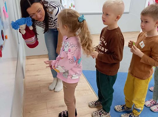 Gr.IV Zajęcia z programu profilaktycznego "Poruszające bajki o emocjach "