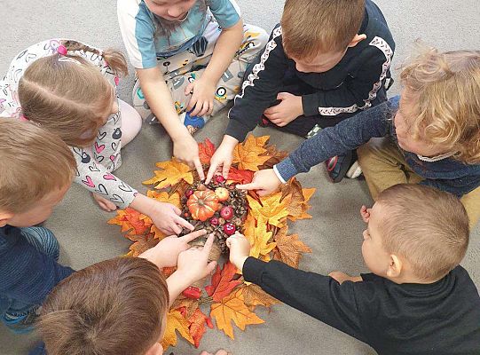 Gr. II Teatrzyk kukiełkowy. "Przygotowania zwierząt do zimy"