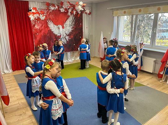 " Pod skrzydłami  Orła Białego"