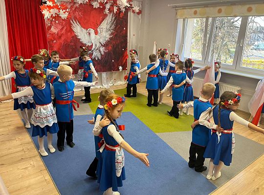 " Pod skrzydłami  Orła Białego"