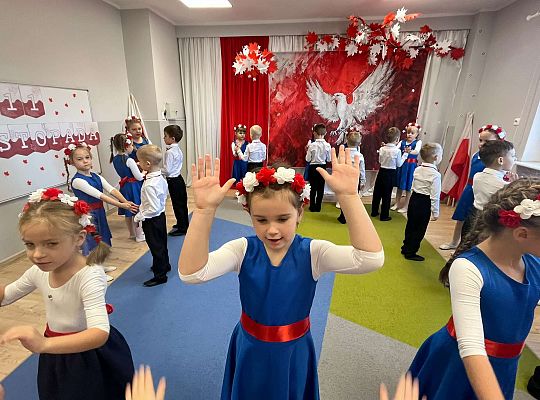 " Pod skrzydłami  Orła Białego"