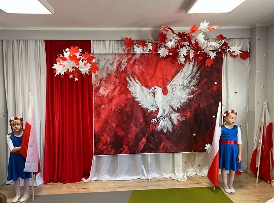 " Pod skrzydłami  Orła Białego"