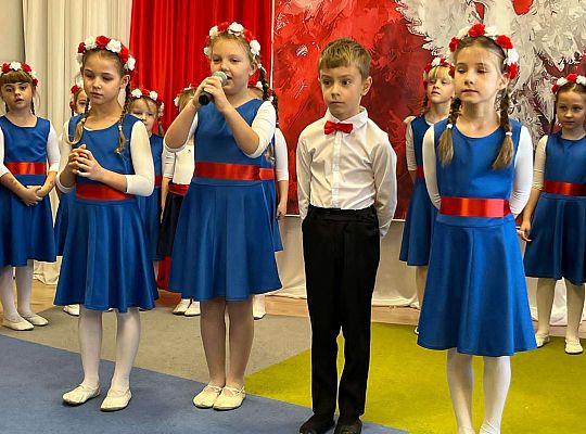 " Pod skrzydłami  Orła Białego"