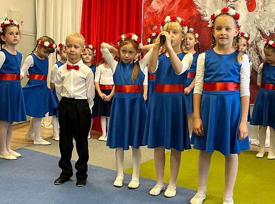 " Pod skrzydłami  Orła Białego"