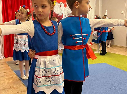 " Pod skrzydłami  Orła Białego"