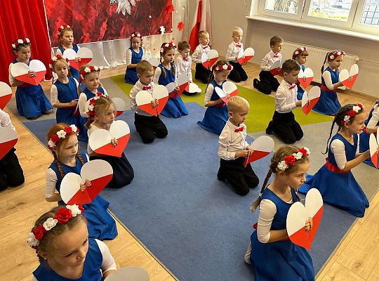 " Pod skrzydłami  Orła Białego"