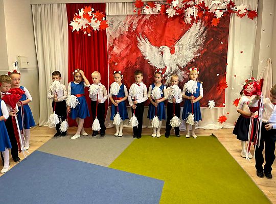 " Pod skrzydłami  Orła Białego"