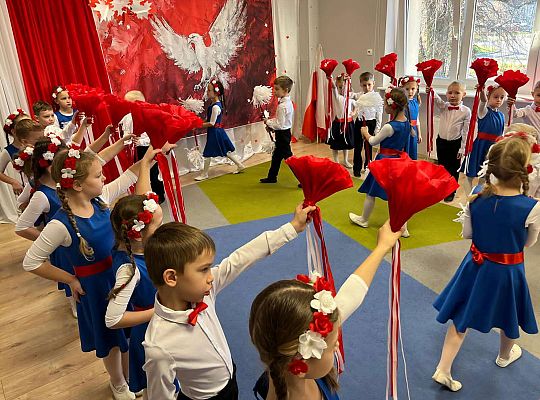 " Pod skrzydłami  Orła Białego"