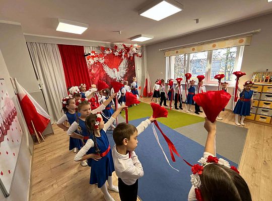 " Pod skrzydłami  Orła Białego"