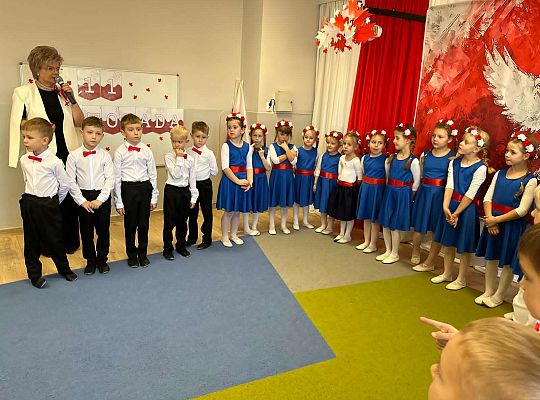 " Pod skrzydłami  Orła Białego"